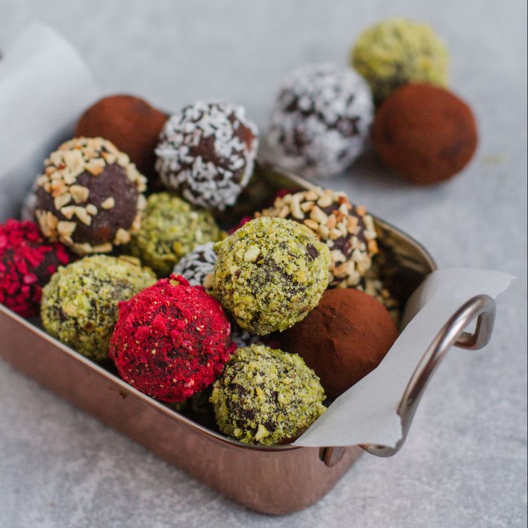 4 Ingredient Vegan Chocolate truffles