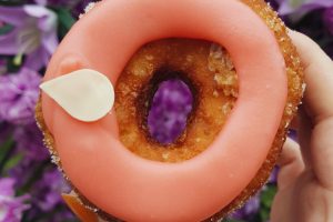 dominique ansel review of monthly cronut. vegetarian friendly, sw london, blood peach lychee cronut